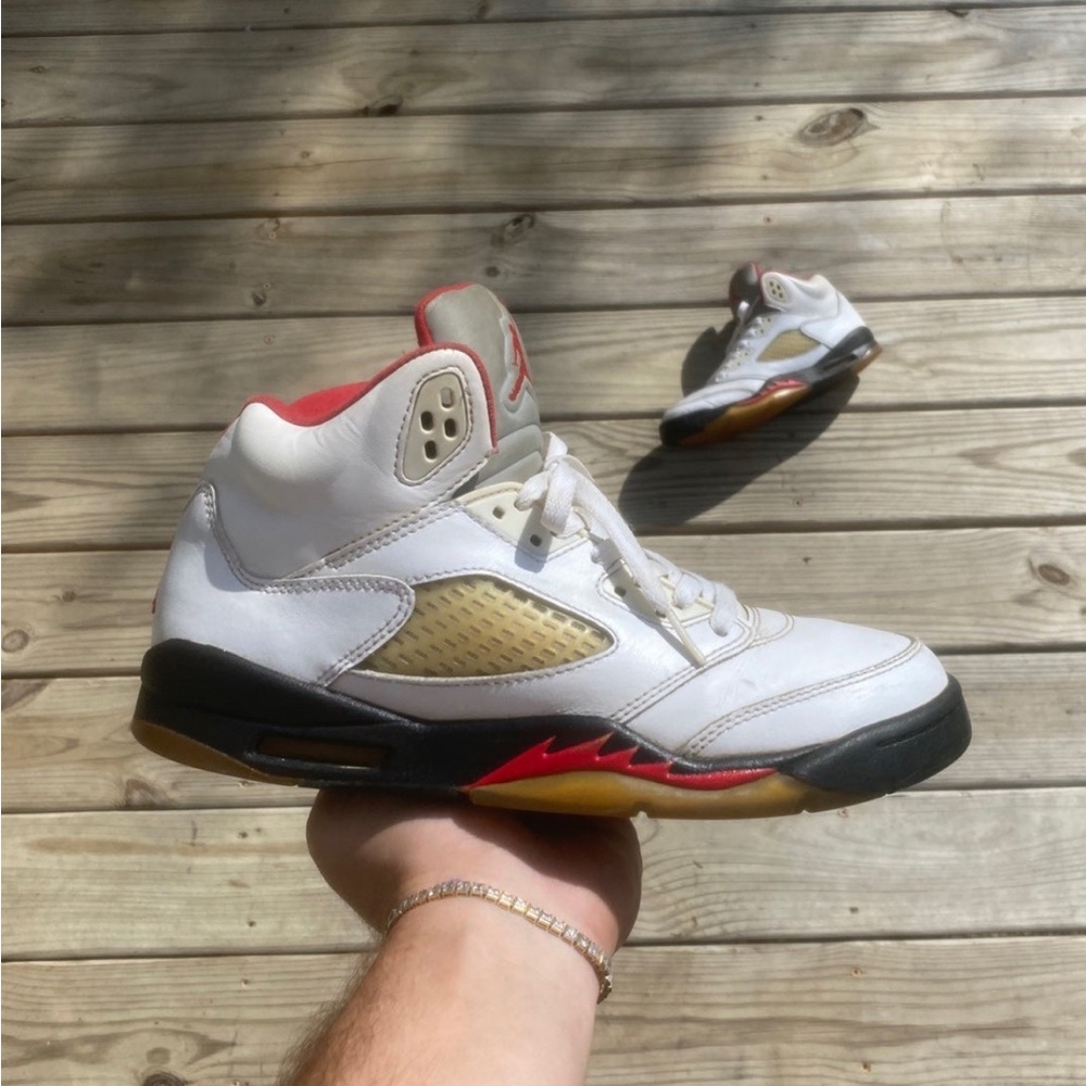 Jordan 5 Fire red size 7y